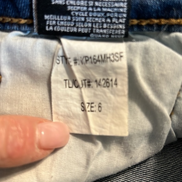 Kut from kloth jeans worn a few times. Excellent condition like new. - Picture 2 of 3